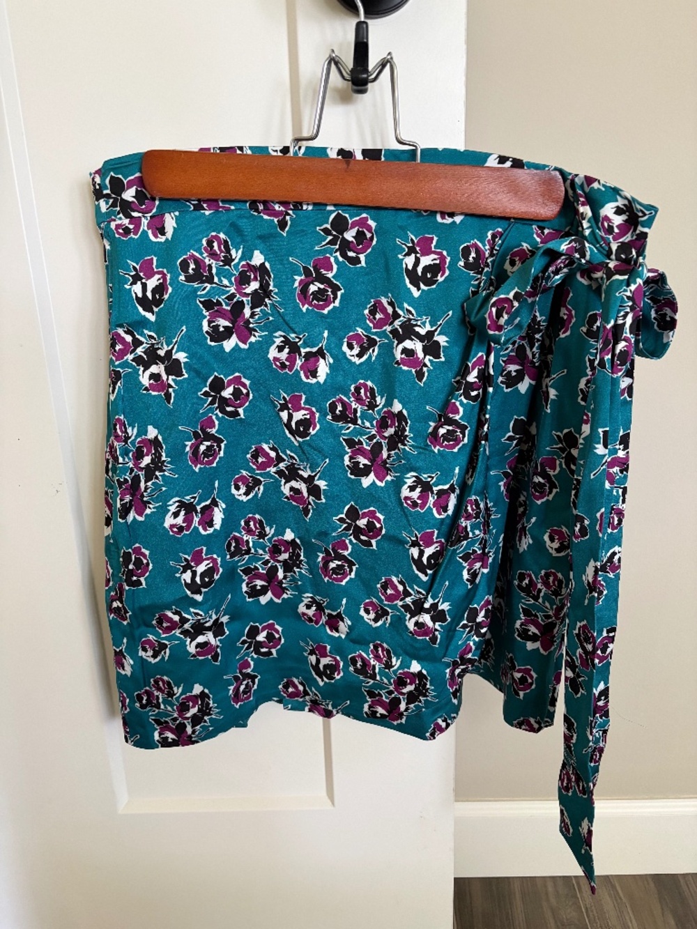 NWT The Kooples Rock Roses Wrap Skirt FR3 US Med/Large